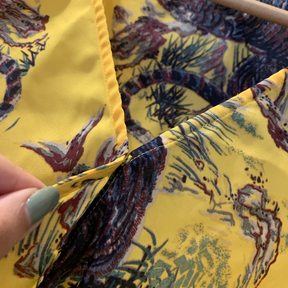 Guess Top - Size Small - Picture 2 of 7